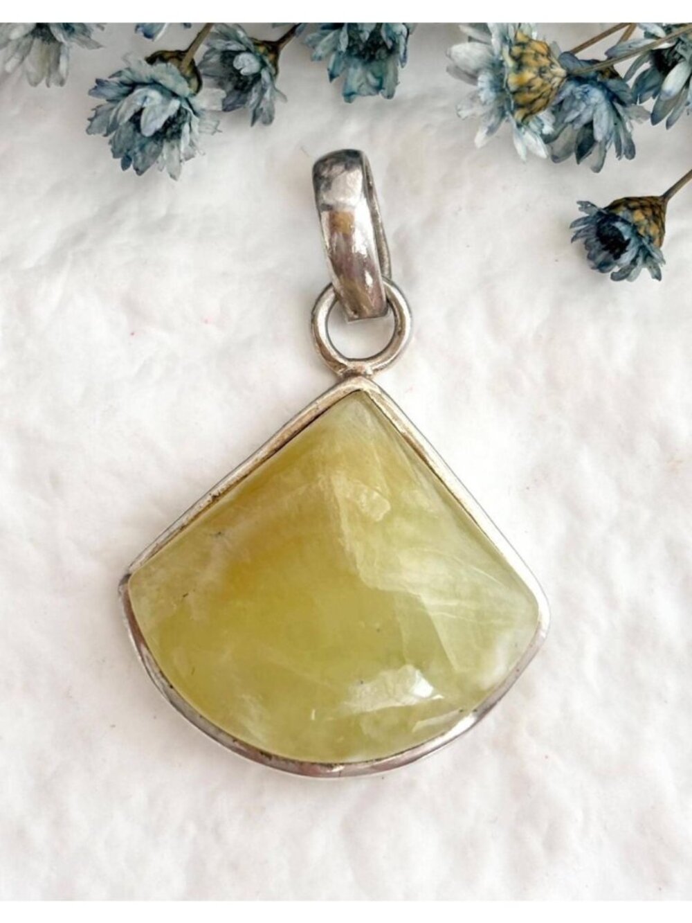 Polished Prehnite Gemstone Fan Shaped Sterling Silver 925 Vintage Pendant